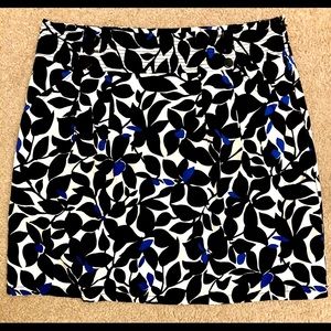 Ann Taylor sz 10, Ivory/Black/Cobalt Pleated Skirt